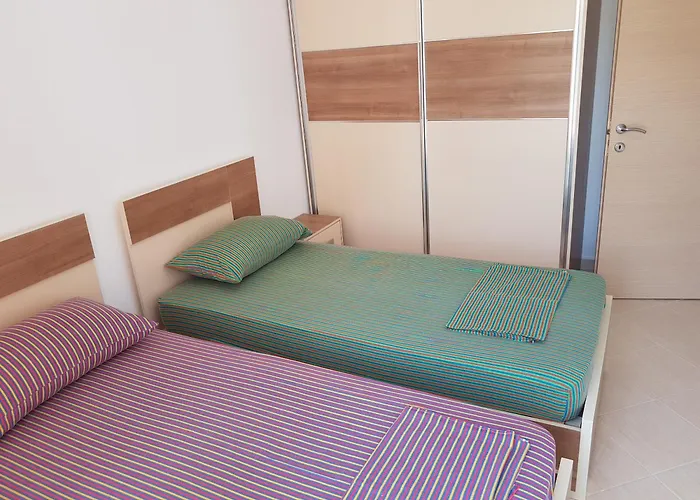 Flori Beach Apartment Radhime